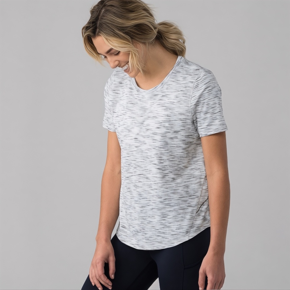 Lululemon Long Distance Short Sleeve Top (Grey/White Print) Size 6